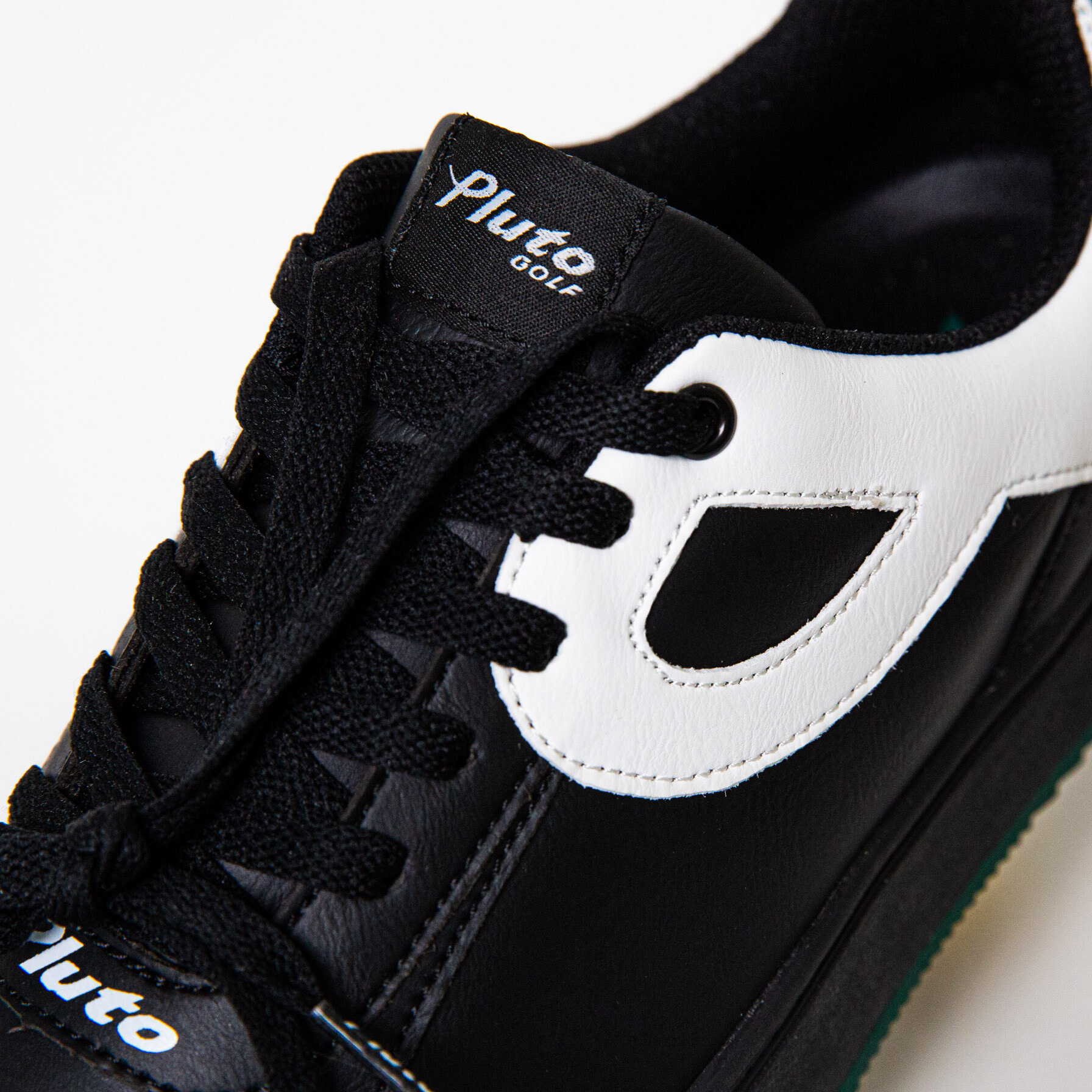 PLUTO Sneakers